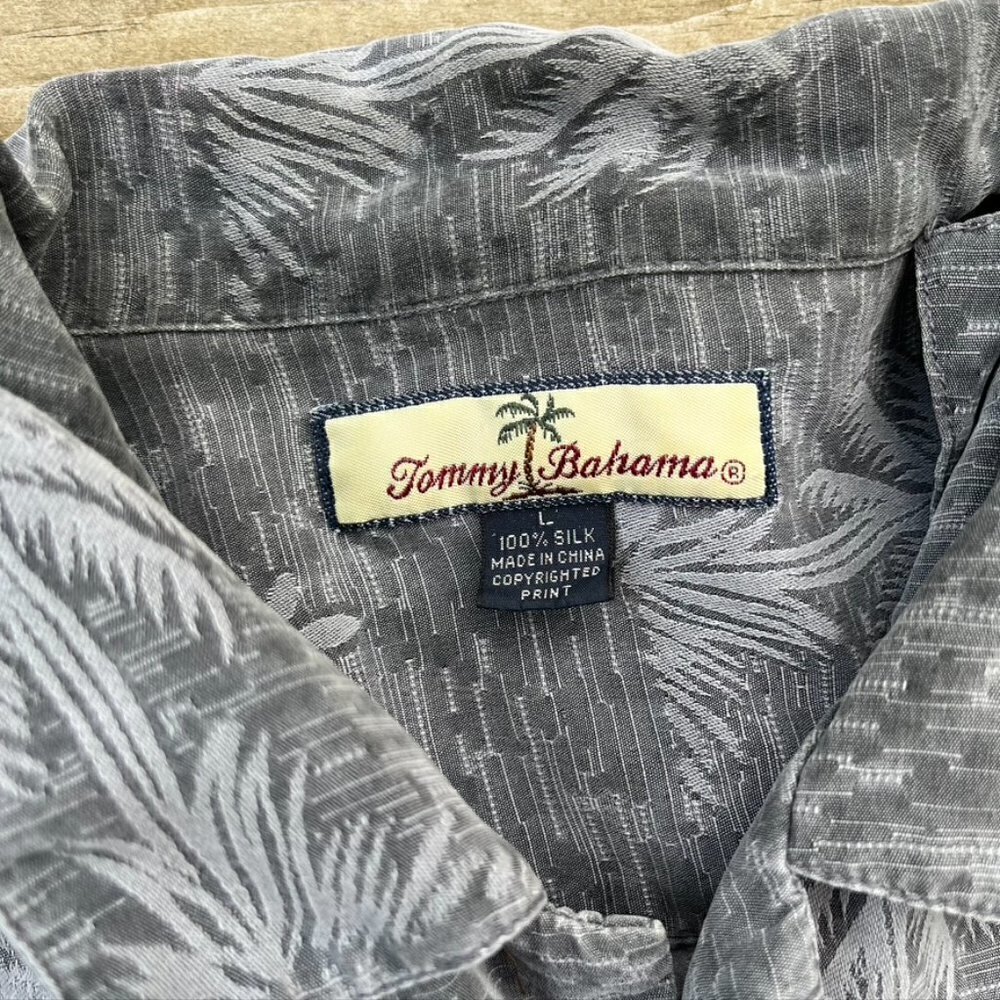 ** Tommy Bahama 100% silk leaf palm tree embossed gray Button Up shirt Large - Picture 6 of 9